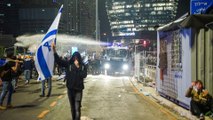 نتنياهو يقرر تعليق تشريع التغييرات القضائية في إسرائيل