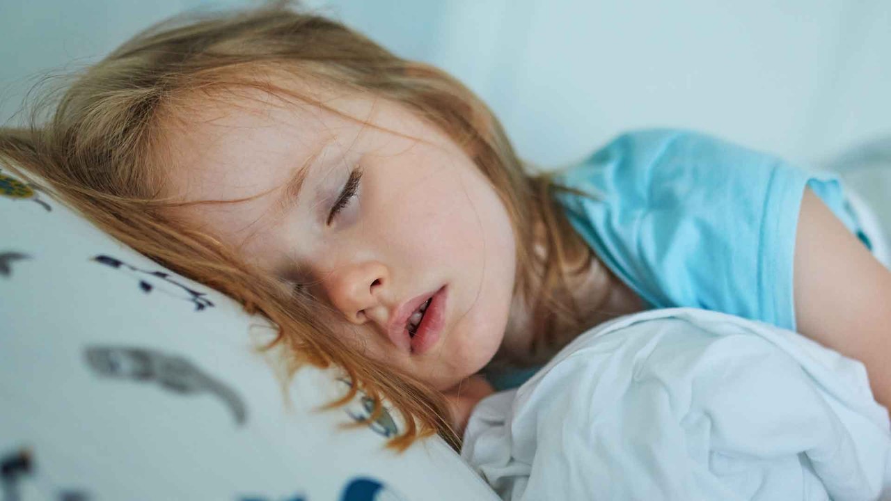 Diese Anzeichen verraten, ob dein Kind noch Mittagsschlaf braucht