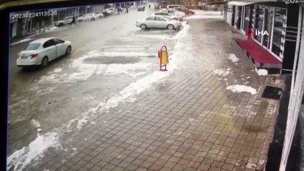 Depremin yeni görüntüleri ortaya çıktı! İnsanlar son anda kurtulmuş...