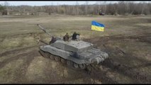 Ucraina, Reznikov si fa un giro sui Challenger 2: Gb 