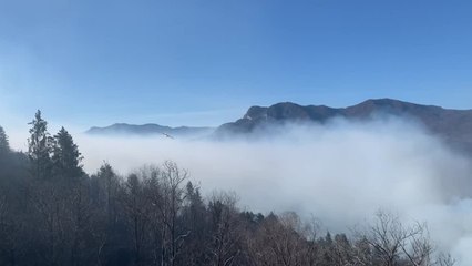 Incendio nel Varesotto, i Canadair in volo per contenere il rogo