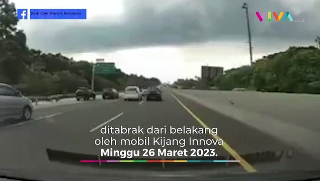 DETIK-DETIK Mobil Anggota TNI Tertabrak dan Terpental di Tol