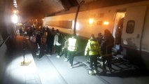 Evacuación de pasajeros en un tren de alta velocidad en Sants