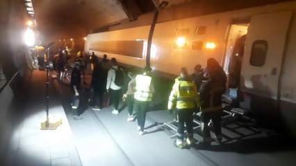 Evacuación de pasajeros en un tren de alta velocidad en Sants