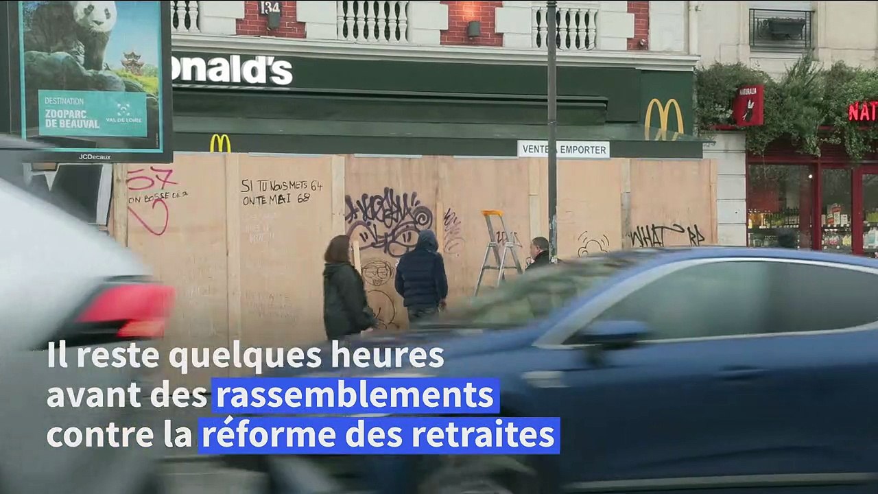Retraites : à Paris, le boulevard Voltaire se barricade