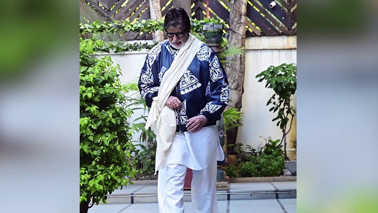 AMITABH BACCHAN MEETS FANS OUTSIDE JALSA
