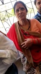 कोर्ट में वकील और ठेकेदार के बीच मारपीट का वीडियो वायरल