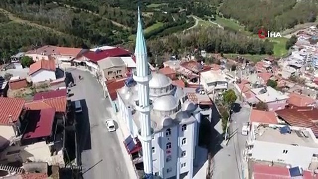 Sosyal medya bu görüntüyü konuşuyor! Cami minaresi rüzgarda böyle sallandı