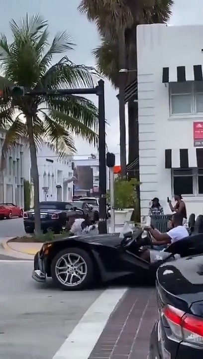 Il y a beaucoup d'action dans ce quartier de Miami Beach pendant Spring Break