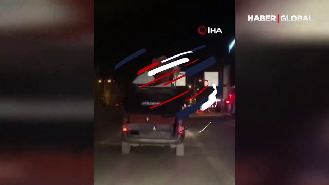 Trafikte akıl almaz görüntüler! Diğer sürücüler cep telefonuna böyle kaydetti