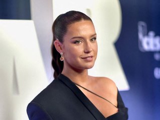 "Des cachets fous que mes parents ne pourraient même pas imaginer" : Adèle Exarchopoulos évoque les propositions insensées qu’elle a refusées dans...