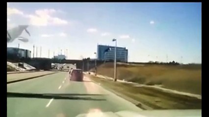 Quand un avion te coupe la route en pleine autoroute