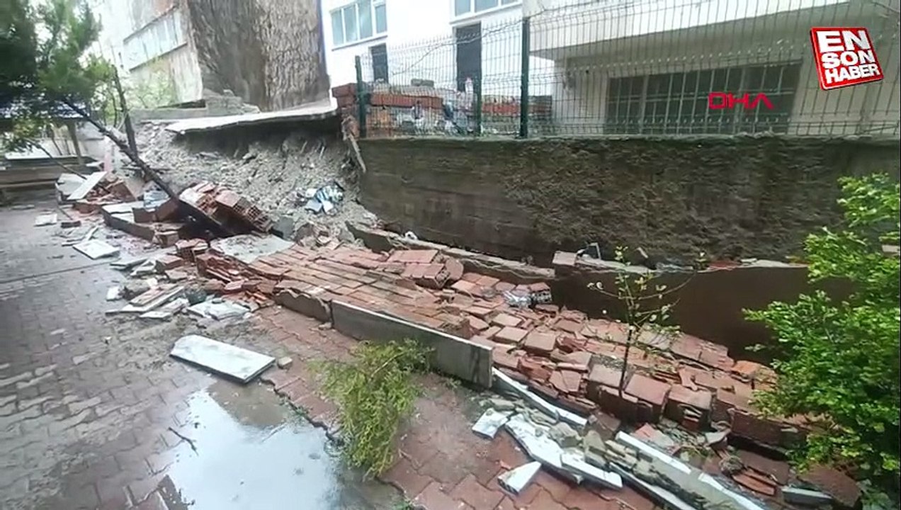 Beylikdüzü'nde aşırı yağmur nedeniyle bahçe duvarı çöktü