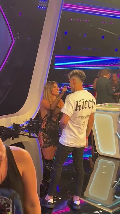 El abrazo de reencuentro entre Julieta Poggio y Lucca Bardelli