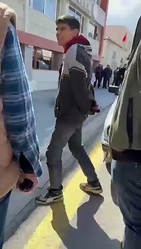 Kayseri Yahyalı Belediyesi önünde bir vatandaş, kendini, eşini ve kızını benzin döküp yaktı.