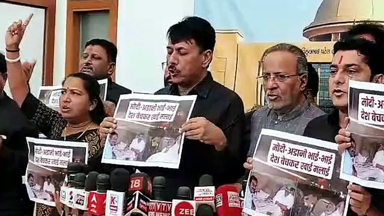 VIDEO: गुजरात विधानसभा परिसर में कांग्रेस विधायकों ने किया धरना-प्रदर्शन