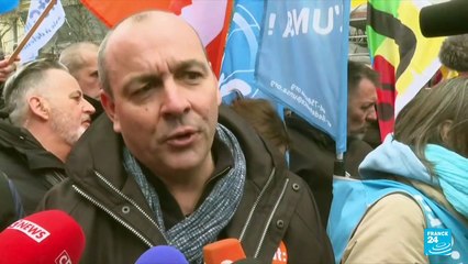 Video herunterladen: France pension reform protest: Motorways blocked, transport hubs hit by strikes