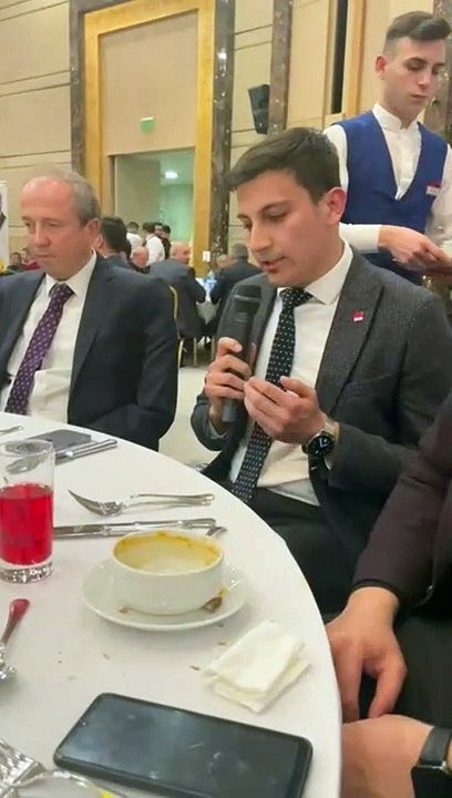 CHP Gençlik Kolları Başkanı, sofra duası okudu