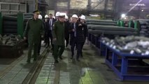 شاهد: وزير الدفاع الروسي سيرغي شويغو يتفقد مصانع الذخيرة في البلاد