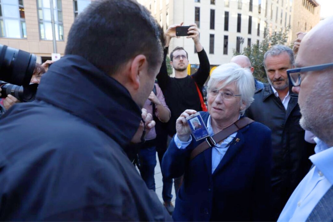 Els Mossos detenen Clara Ponsatí després d’haver tornat de l’exili
