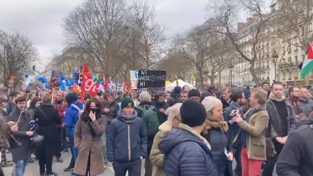 Nuevos enfrentamientos en la décima ronda de protestas contra la reforma de pensiones de Macron