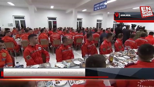 Cumhurbaşkanı Erdoğan, iftarını Mehmetçik ile açtı