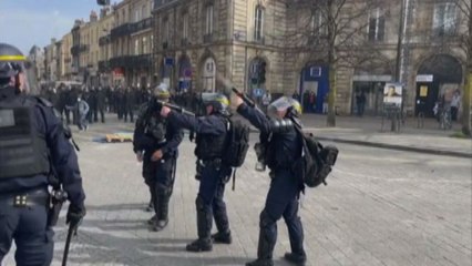 Riforma pensioni in Francia, scontri alla protesta di Bordeaux