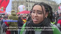 Retraites: des jeunes trouvent leur place dans le cortège parisien