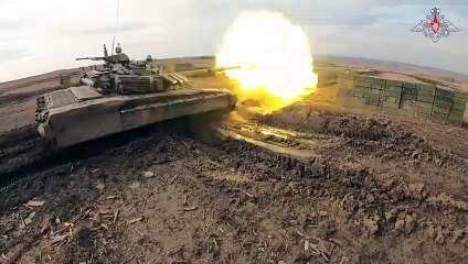 Vídeo mostra o treinamento de guerra urbana para tripulações de tanques T-80 e T-72