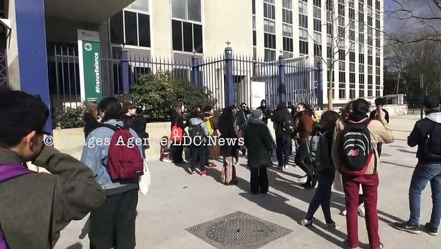 Pour la première fois dans l'histoire, blocage de la Fac de Dauphine. Paris/France - 27 Mars 2023