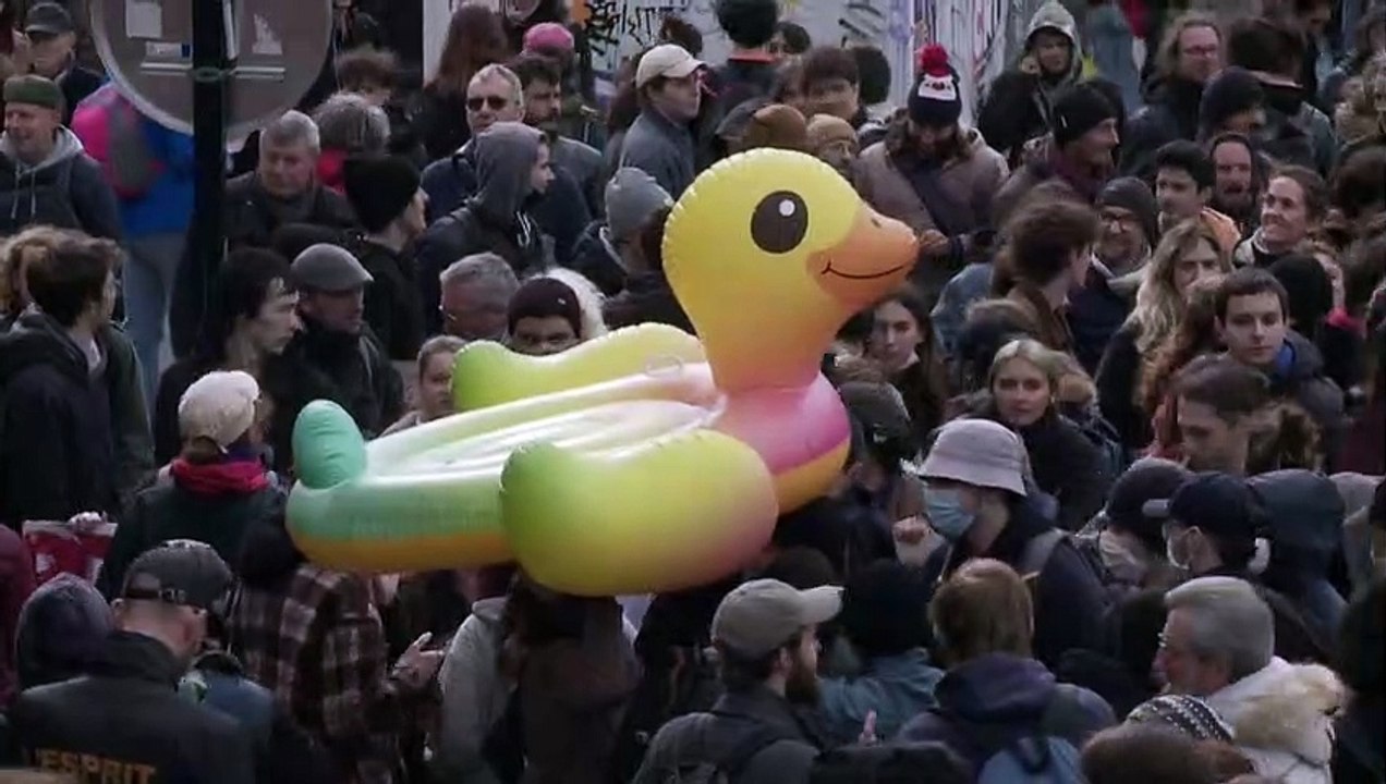 França registra novos distúrbios em protestos contra reforma da Previdência
