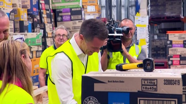 NSW Premier Chris Minns to visit Menindee for community talks after fish kill