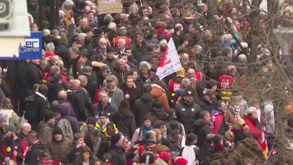 프랑스 연금개혁 반대시위 계속...정부, '중재자 임명' 노조 제안 거절 / YTN
