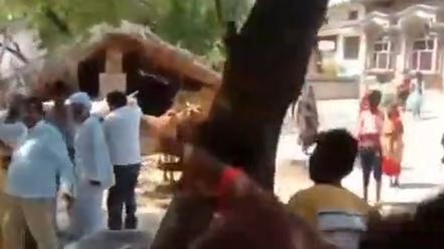 गाजीपुर में दबंगो का तांडव, प्रधान सहित चार को दौड़ा-दौड़ा कर पीटा