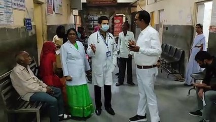 देखें  Video: अस्पताल में पर्ची लेकर डॉक्टर्स को ढूंढ रहे मरीज