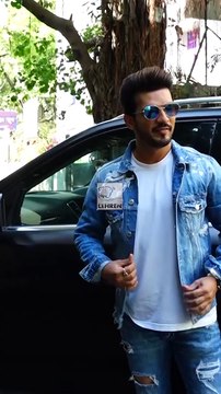 डेनिम लुक में Handsome दिखे Arjun Bijlani