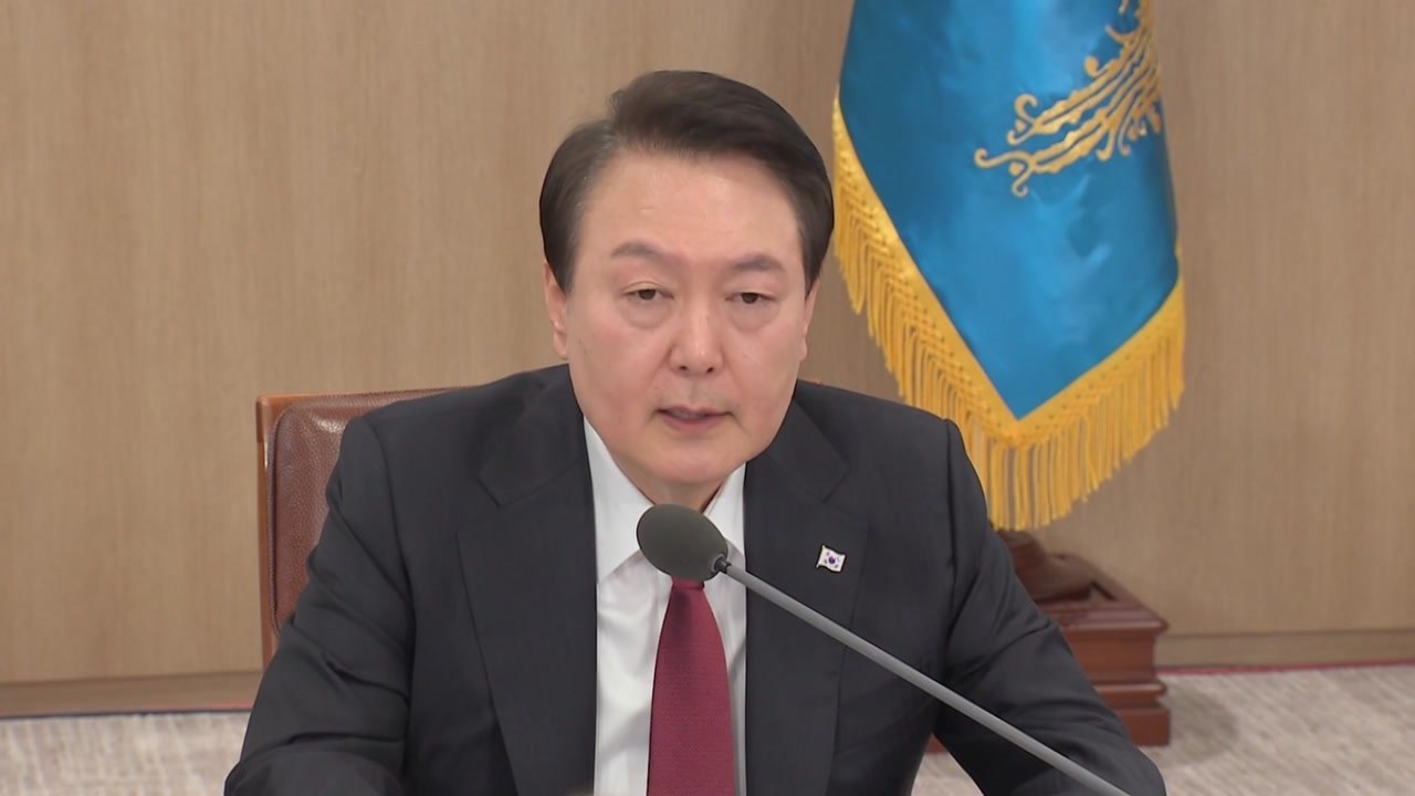 尹 "관광객 대비 항공편 증편...전통시장 문화 상품으로" / YTN