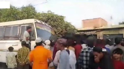 ब्रेकिंग न्यूज: निजी बस में मिला चालक का शव, परिजनों ने जताई हत्या की आशंका