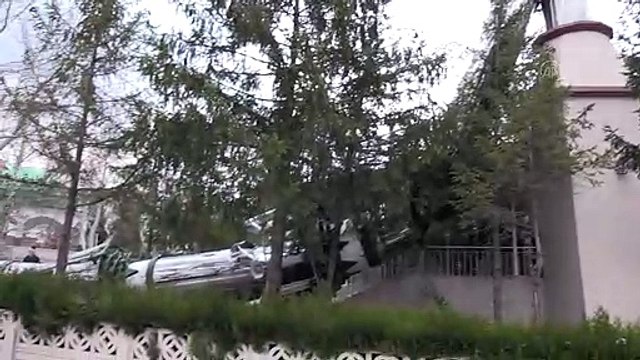 Erzincan’da fırtına çatıları uçurdu minareyi devirdi