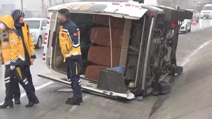 Uşak'ta tekstil fabrikasına işçi taşıyan servis kontrolden çıktı: 9 yaralı