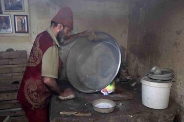 Depremzede esnaflar 500 yıllık çarşıda çalışarak hayata tutunuyor