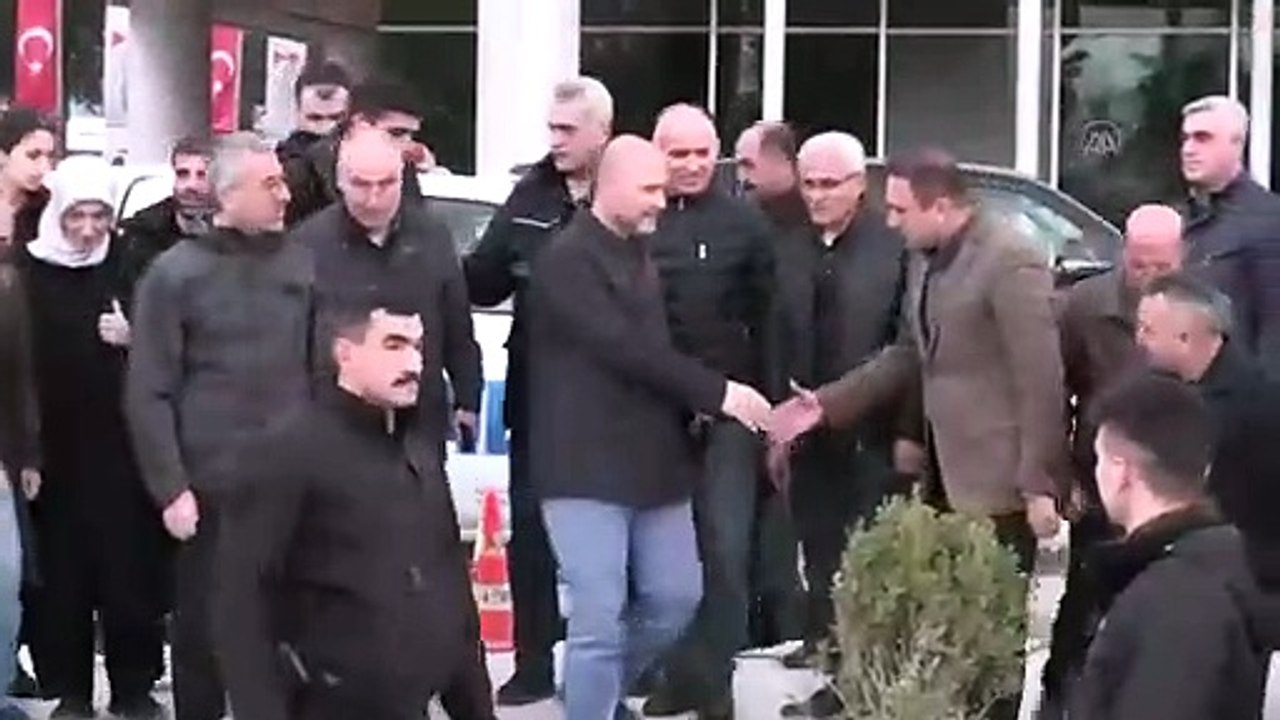 Bakan Soylu baston kullanmaya başladıBakan Soylu baston kullanmaya başladı