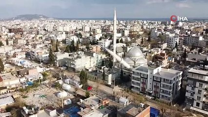 Minare evin üzerine devrildi