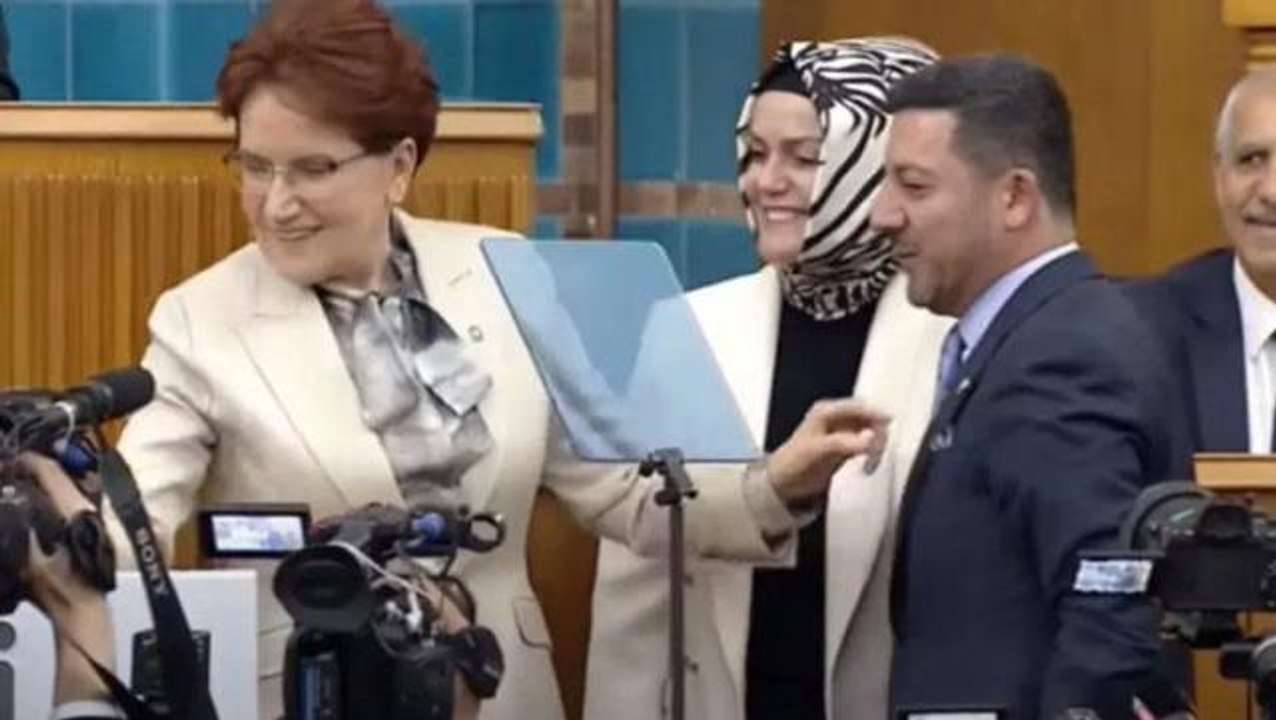 Hem belediye başkanlığından hem de AK Parti'den istifa eden Rasim Arı, İYİ Parti saflarına geçti