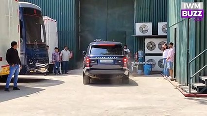 Ranbir Kapoor spotted at shoot location in Bandra