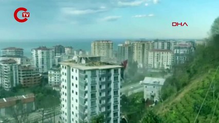 Rize'de fırtına: Minare devrildi, çatı uçtu