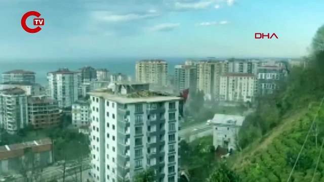 Rize'de fırtına: Minare devrildi, çatı uçtu