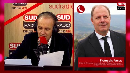 Macron annonce un plan de lutte contre les fuites critiques dans les réseaux de distribution d'eau