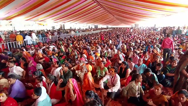 जबलपुर में बागेश्वर धाम सरकार धीरेंद्र कृष्ण शास्त्री की कथा