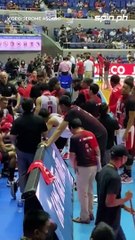 Japeth Aguilar joins Ginebra during huddles 